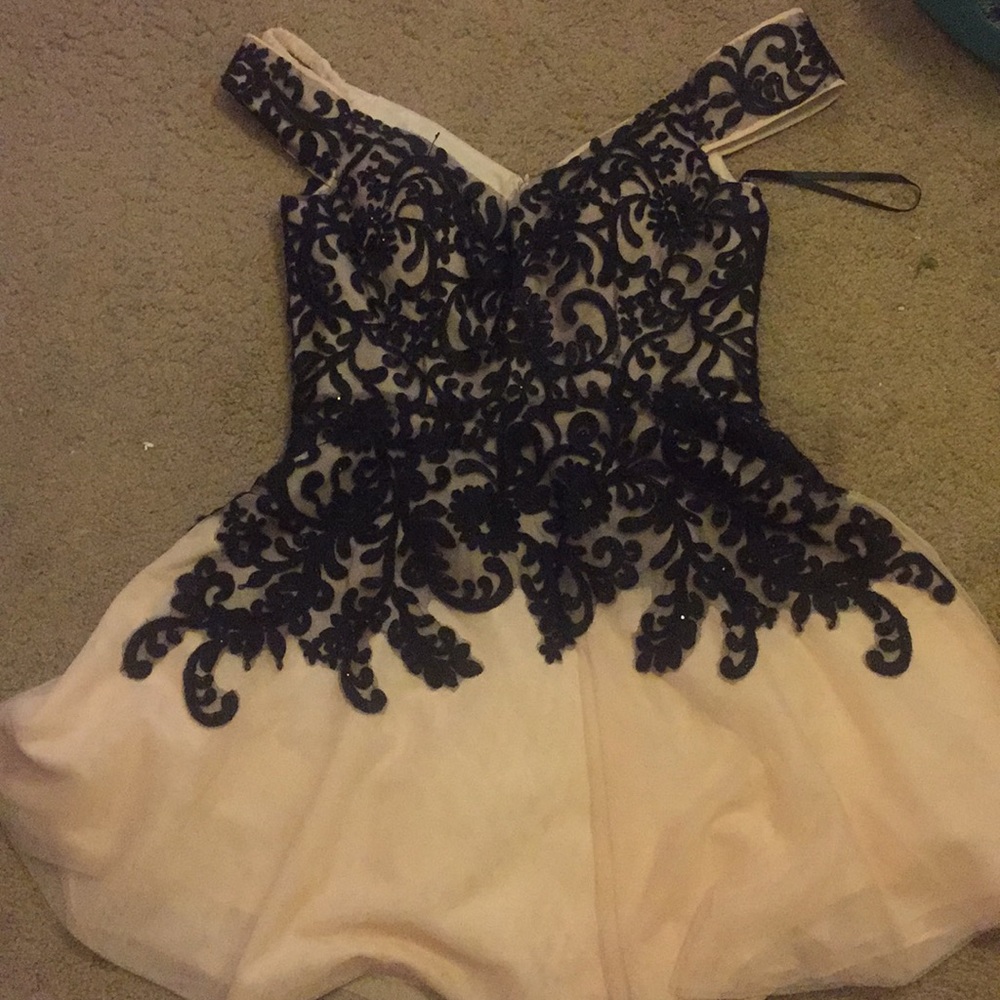 Dress - Picture 2 of 3